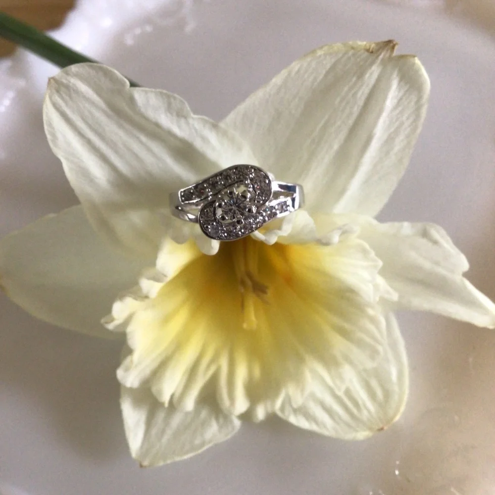 Gorgeous Cubic Zirconia Silver Wedding Engagement Fashion Ring - Size 9